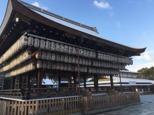 Snows in Yasaka shrine