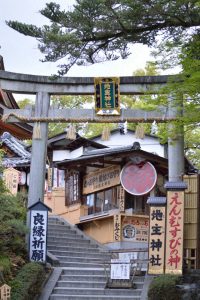 地主神社