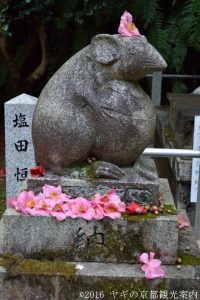 大豊神社の狛鼠
